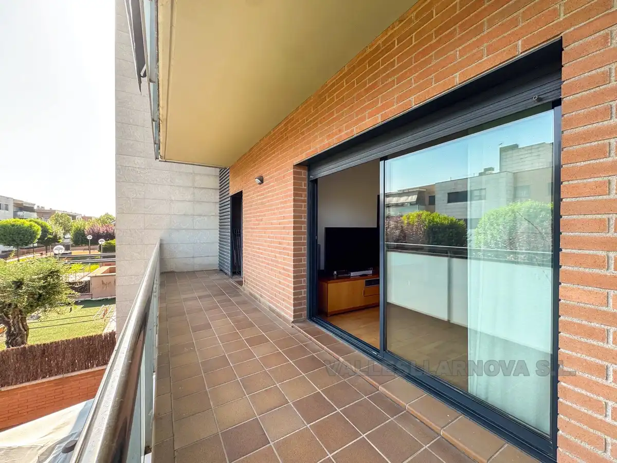 Vista exterior de Piso en venta en Parets del Vallès con Calefacción, Jardín privado y Parquet