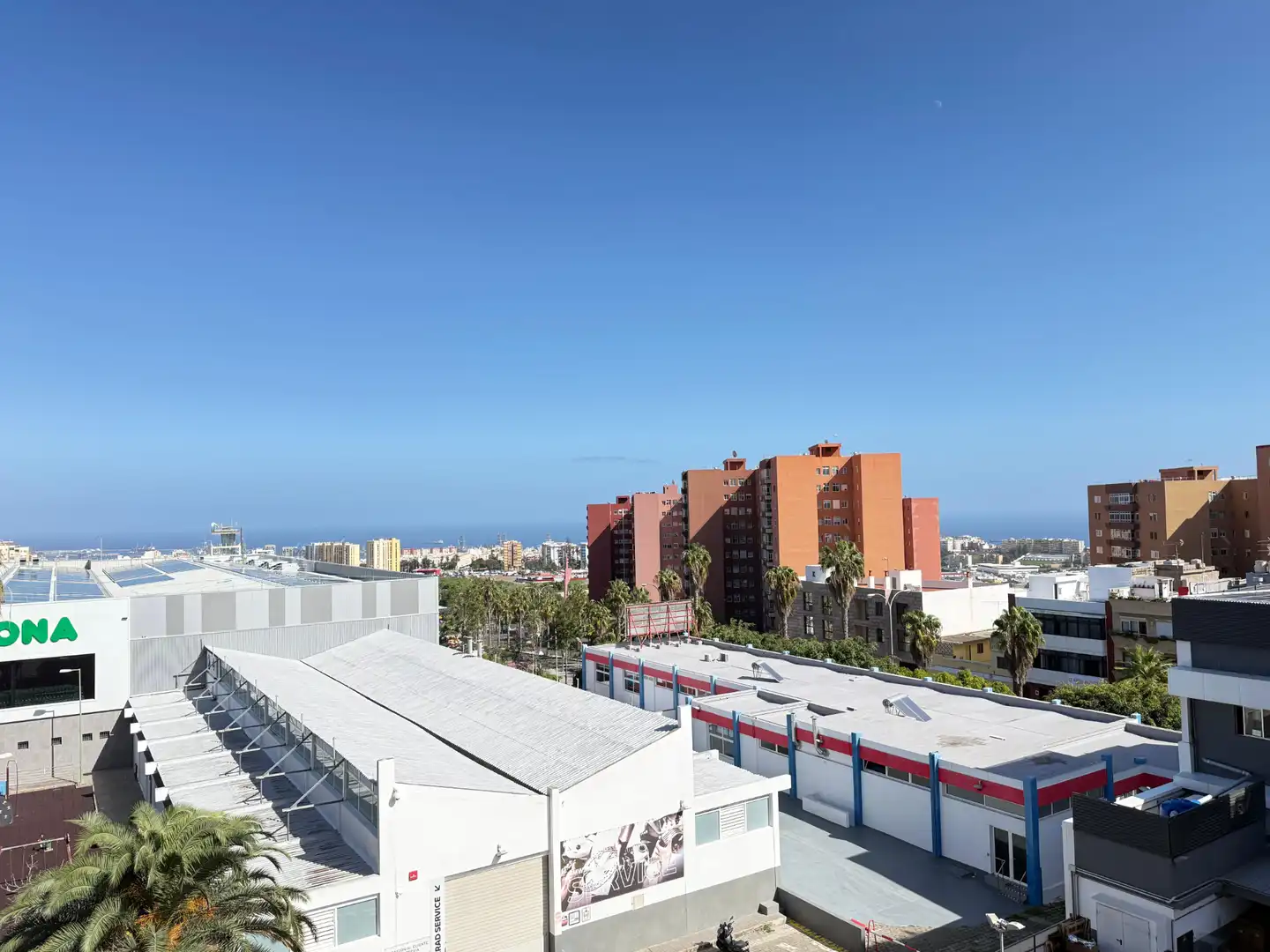 Vista exterior de Pis en venda en Las Palmas de Gran Canaria amb Terrassa, Traster i Piscina comunitària