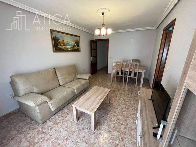 Piso en Alquiler en Salesas