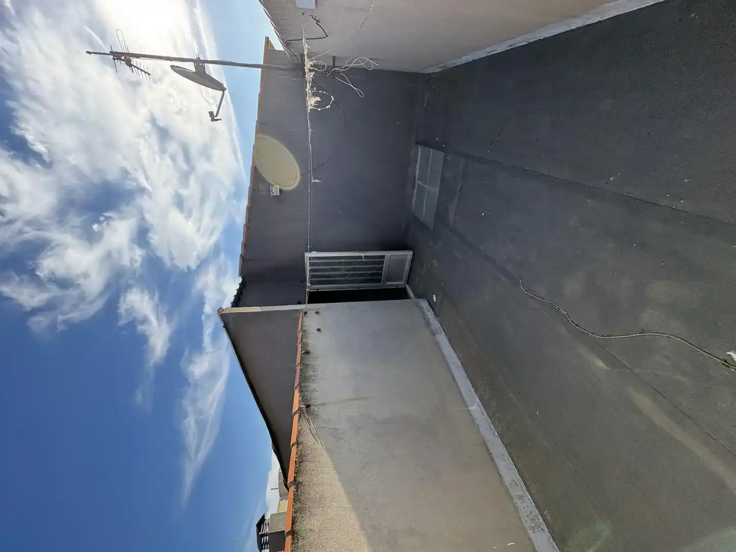 Vista exterior de Casa o xalet en venda en Campo de Criptana amb Aire condicionat i Balcó