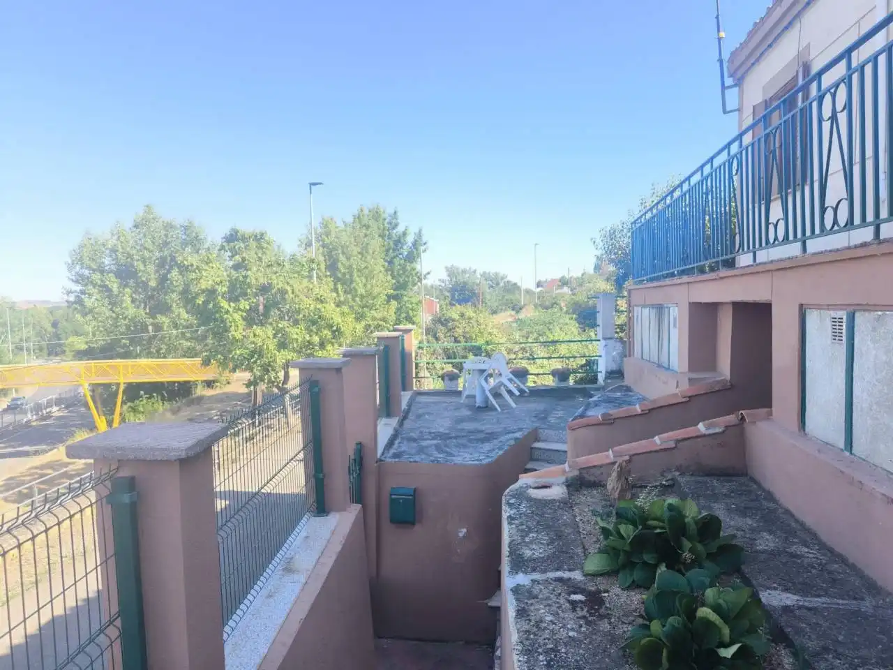 Jardí de Casa o xalet en venda en León Capital  amb Calefacció, Jardí privat i Parquet