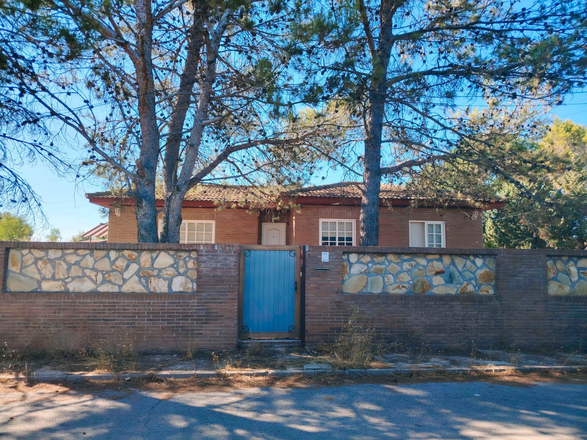 Vista exterior de Casa o xalet en venda en Nuevo Baztán amb Piscina