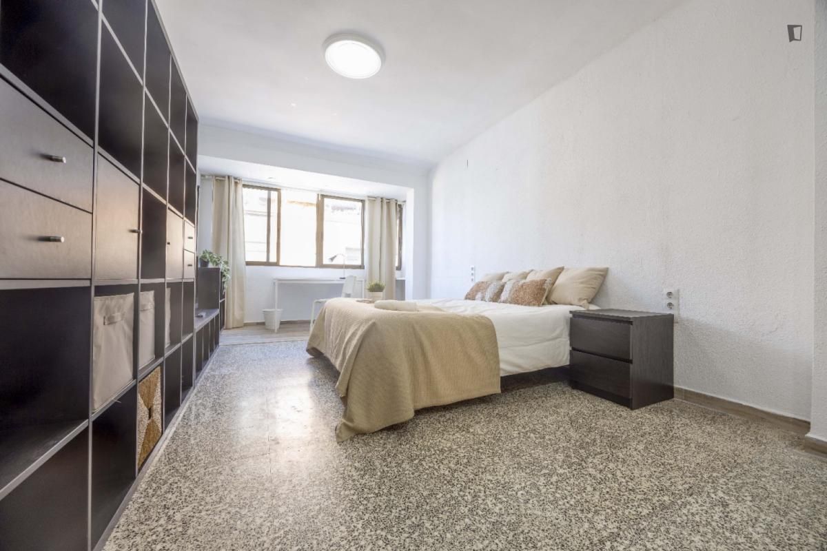 Dormitori de Apartament per a compartir en  Valencia Capital amb Moblat, Forn i Rentadora