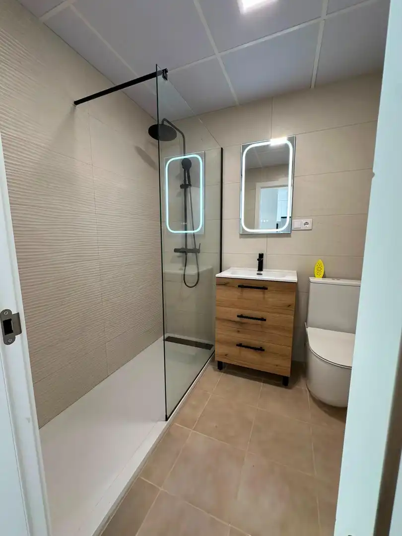 Baño de Casa adosada en venta en Torrevieja con Jardín privado, Terraza y Horno