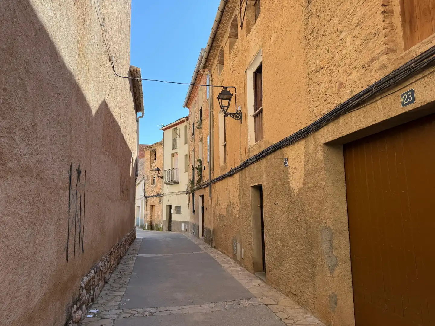 Vista exterior de Casa adosada en venda en Els Guiamets amb Calefacció, Jardí privat i Terrassa