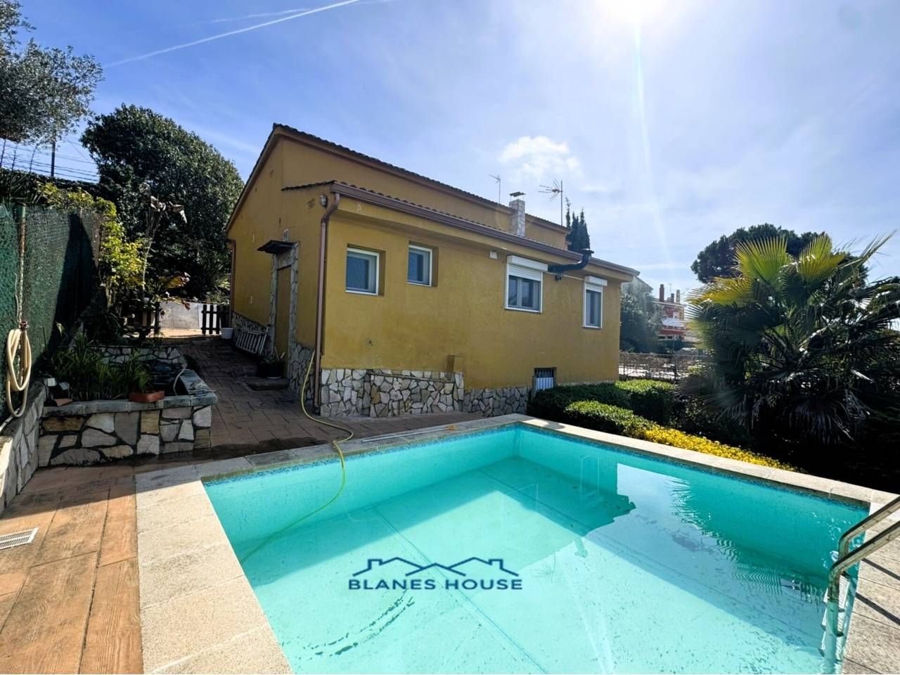 Vista exterior de Casa o xalet en venda en Maçanet de la Selva amb Aire condicionat, Jardí privat i Terrassa