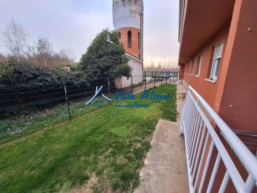 Jardín de Piso en venta en Anguciana con Calefacción, Trastero y Piscina