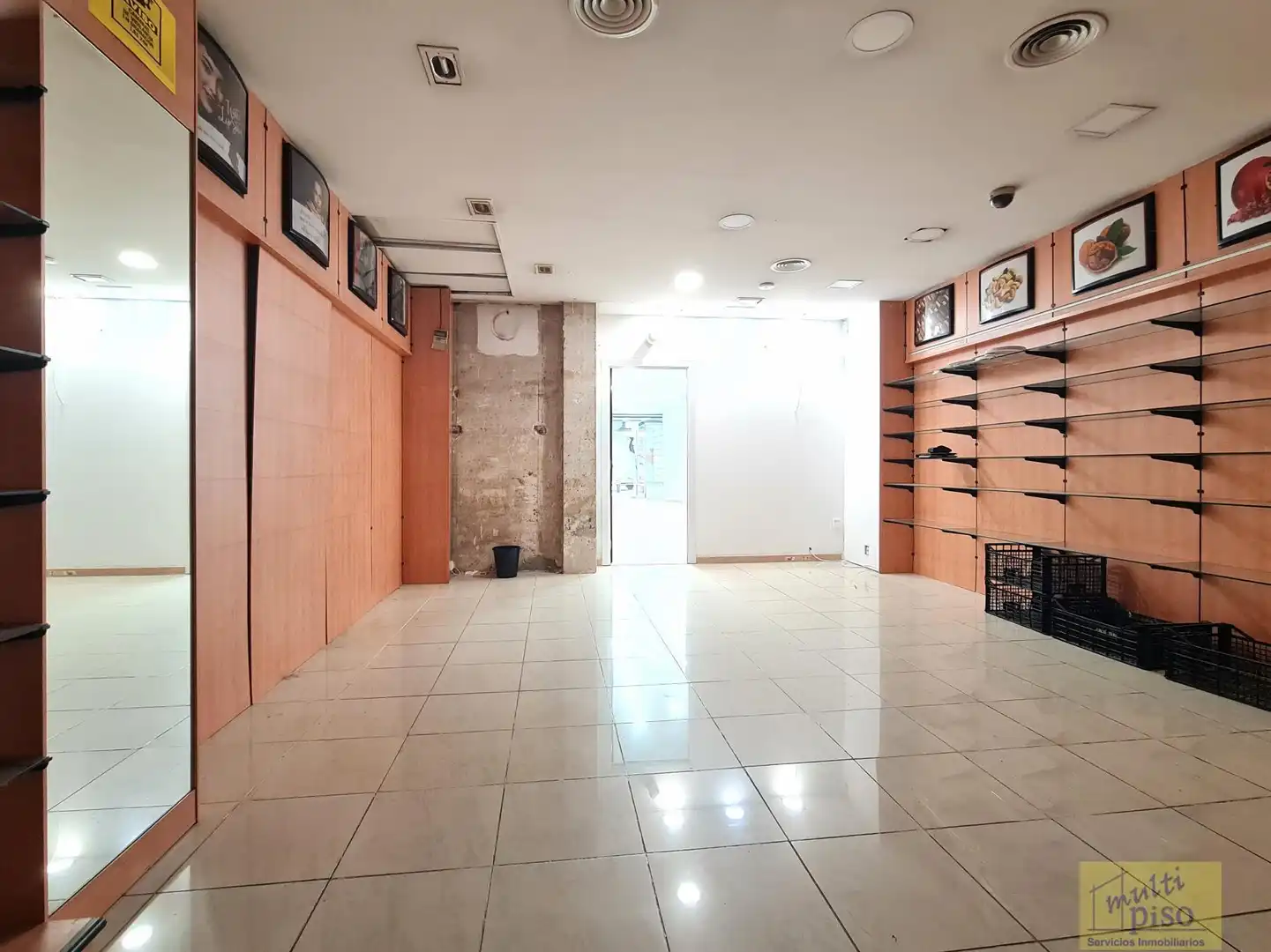 Local en venta en Cornellà de Llobregat con Aire acondicionado y Terraza