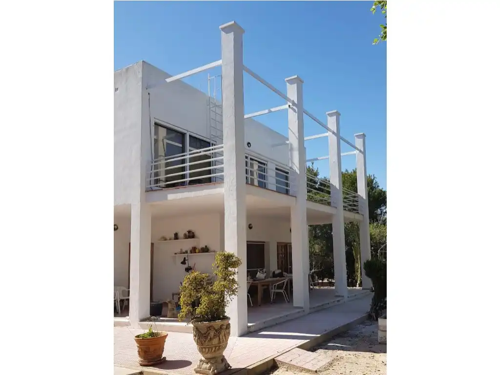 Vista exterior de Casa o xalet en venda en Elche / Elx amb Jardí privat, Terrassa i Piscina