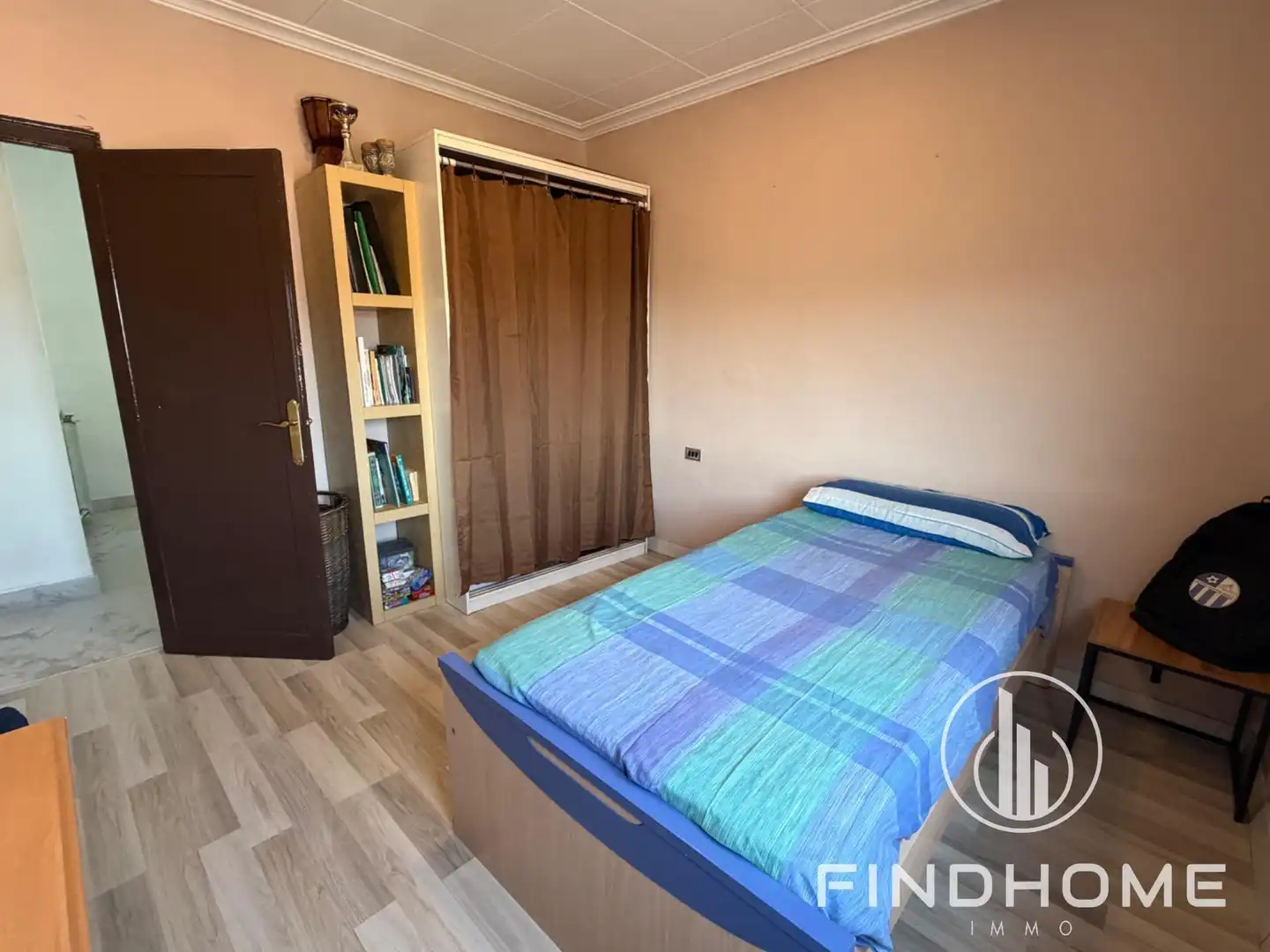 Habitación de Casa adosada en venta en Olot con Calefacción y Trastero