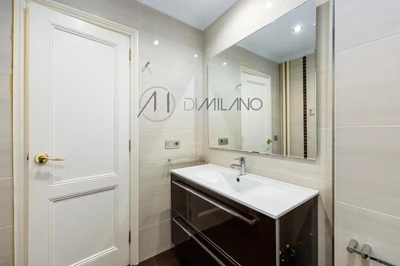 Bathroom of Flat for rent in Vigo   with Heating, Parquet flooring and Terrace