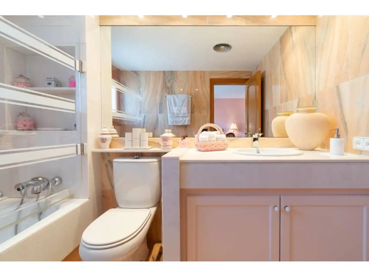 Bathroom of Houses for sale in Banyoles  with Air Conditioner, Heating and Private garden