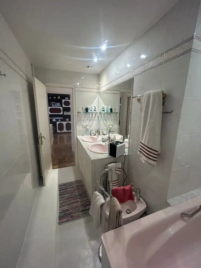 Badezimmer von Wohnung zum Verkauf in Barcelona mit Klimaanlage, Heizung und Möbliert