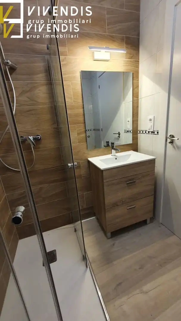 Bathroom of Attic for rent in Lleida  with Air Conditioner, Heating and Parquet flooring