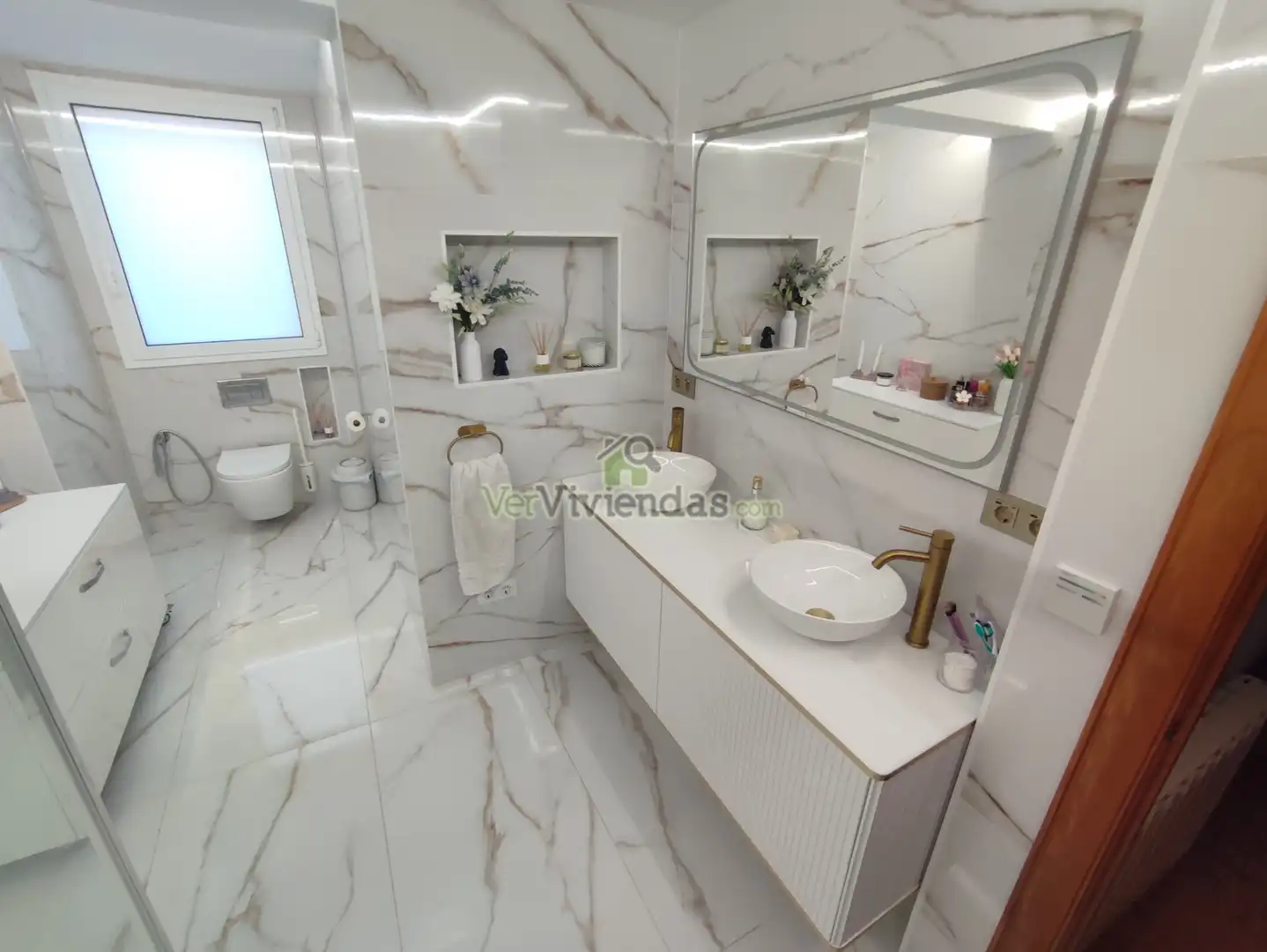 Bathroom of Houses for sale in Vallirana, Barcelona