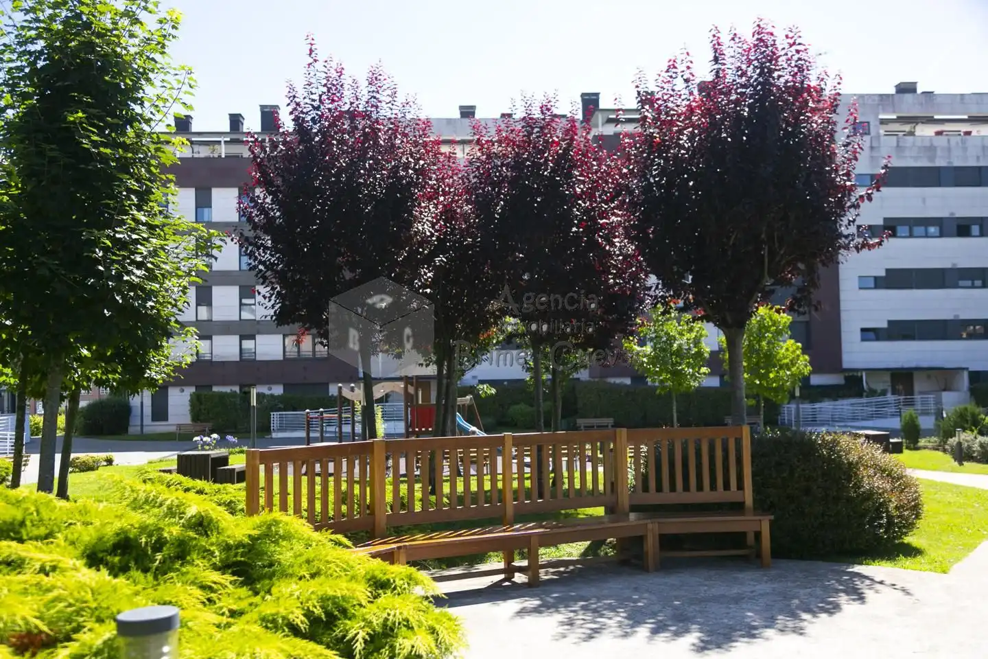 Außenansicht von Erdgeschoss zum Verkauf in Oviedo  mit Heizung, Privatgarten und Parkett