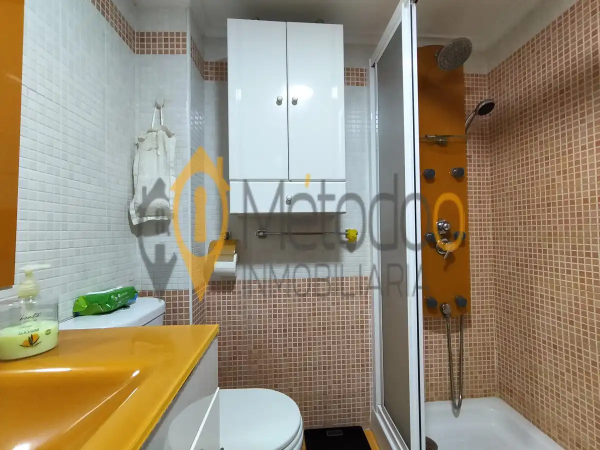 Bathroom of Flat for sale in Sevilla  with Air Conditioner, Heating and Furnished