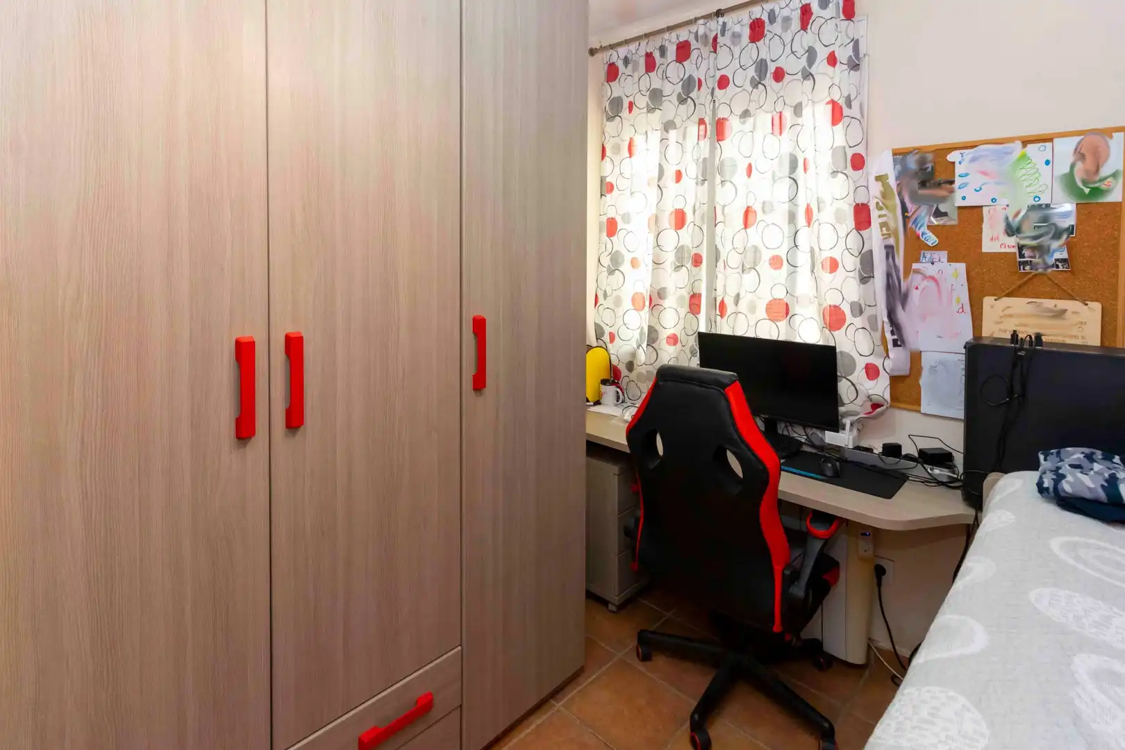 Dormitori de Casa o xalet en venda en Badajoz amb Aire condicionat i Terrassa