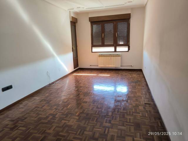 Piso en Venta en Voluntaria Entrega   iz en Arriaga - Lakua