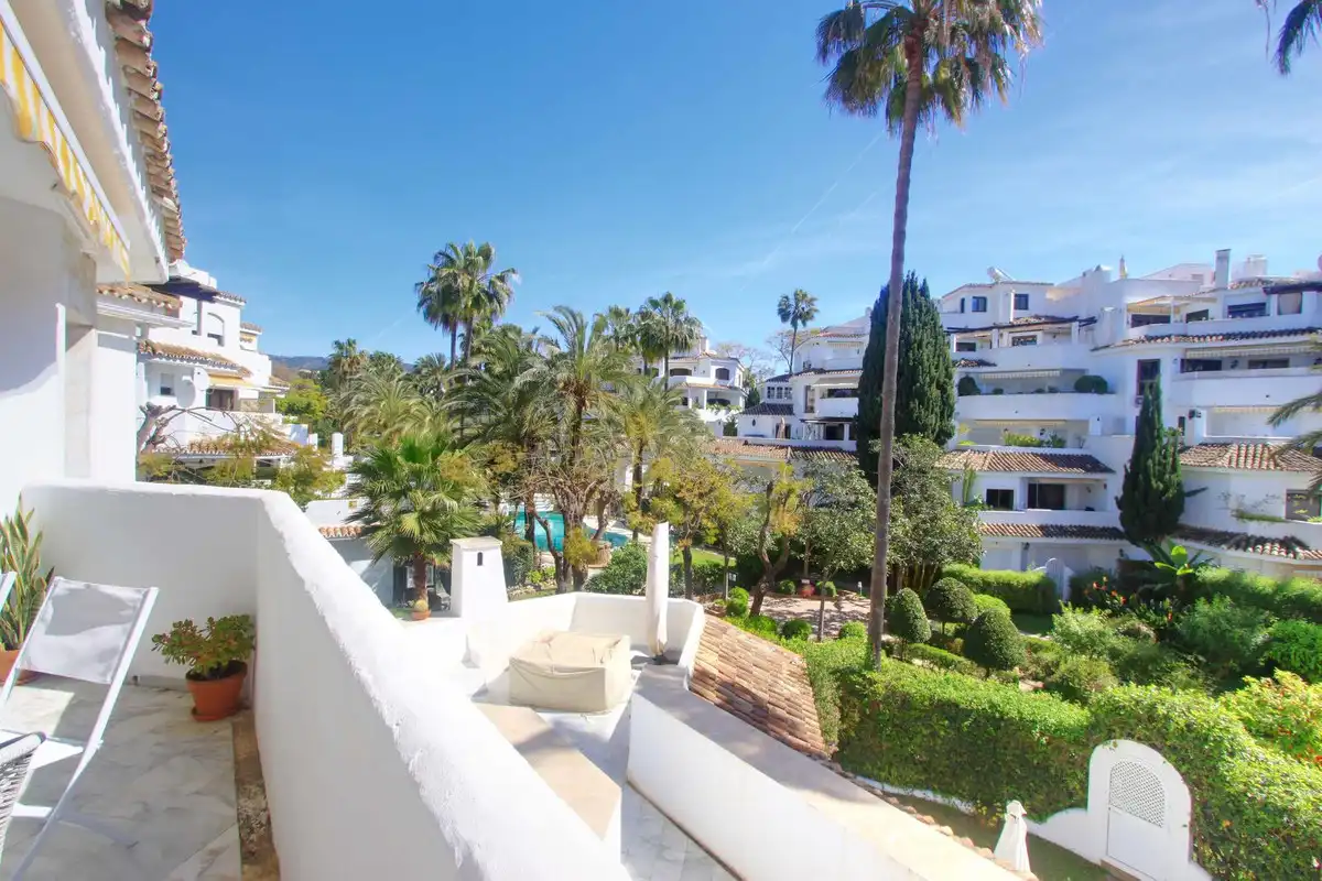 Vista exterior de Apartament en venda en Marbella amb Aire condicionat, Moblat i Balcó
