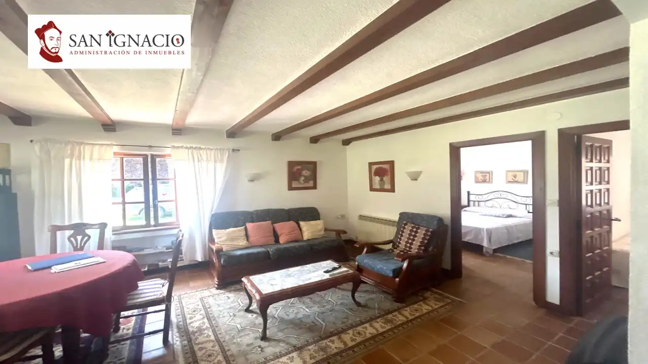 Sala d'estar de Casa o xalet en venda en Merindad de Montija amb Calefacció, Jardí privat i Moblat