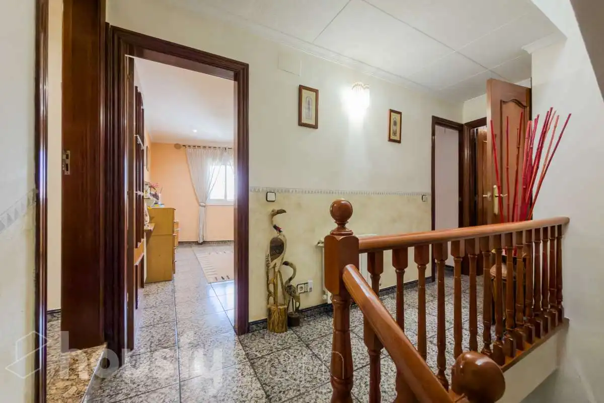 Houses for sale in Santa Coloma de Gramenet  with Air Conditioner, Heating and Private garden