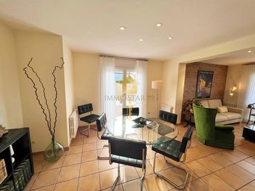 Casa amb balcó en venda a Carrer Gavarres