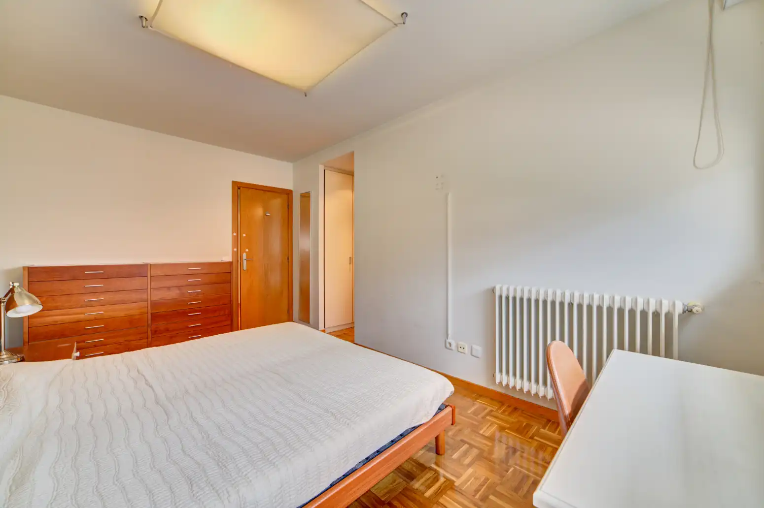 Habitación de Piso de alquiler en  Pamplona / Iruña con Calefacción, Parquet y Trastero