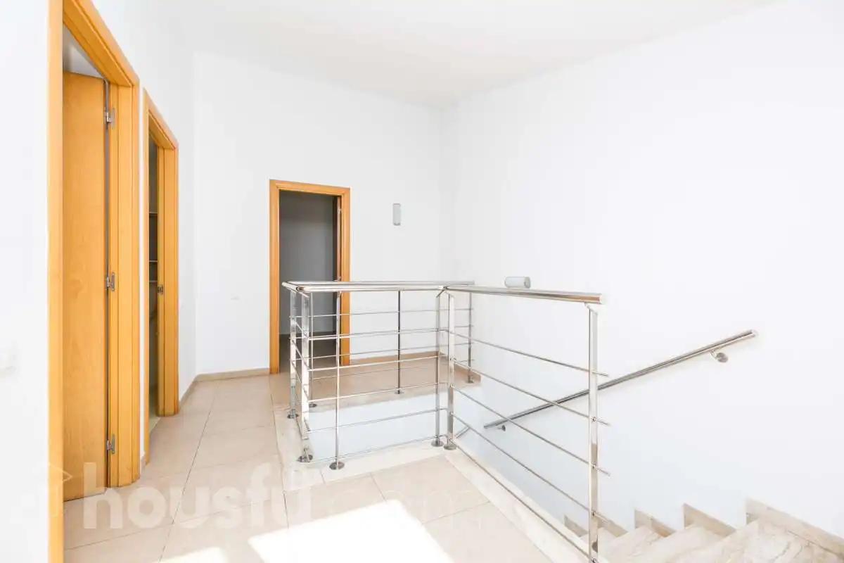 Dúplex en venda en Vallirana amb Calefacció, Terrassa i Balcó