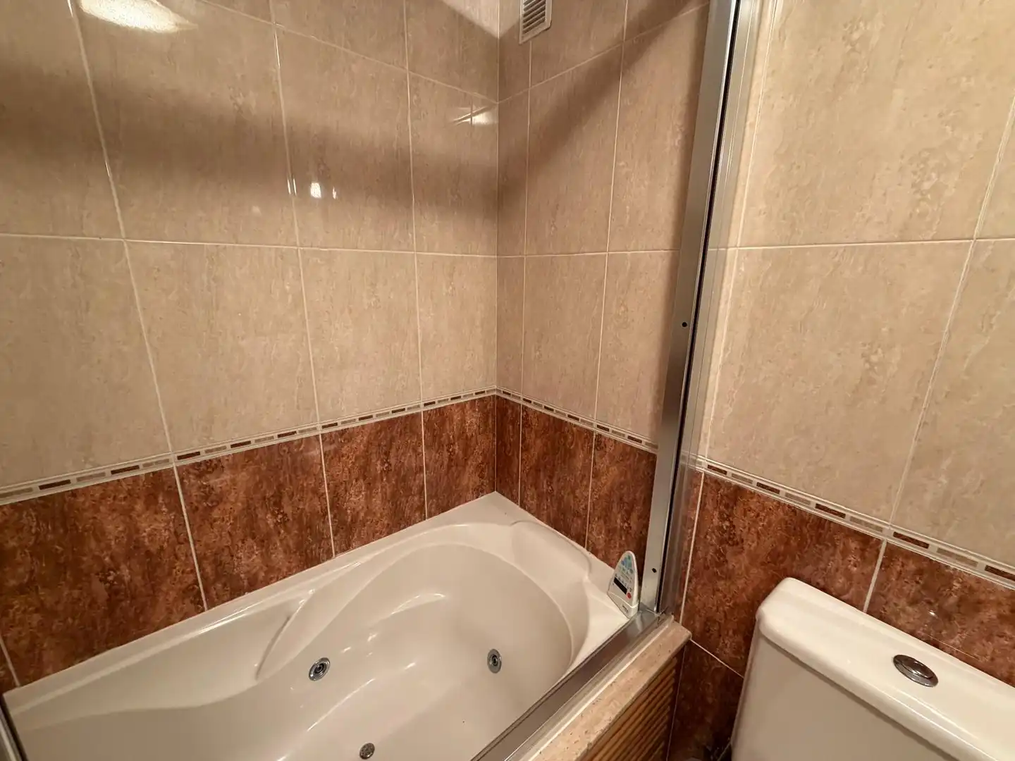 Badezimmer von Wohnung zur Miete in Lugo mit Heizung, Parkett und Abstellraum