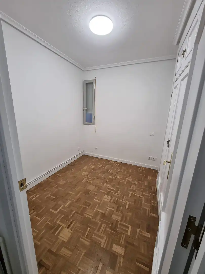 Bedroom of Flat for rent in Madrid  with Air Conditioner, Heating and Parquet flooring