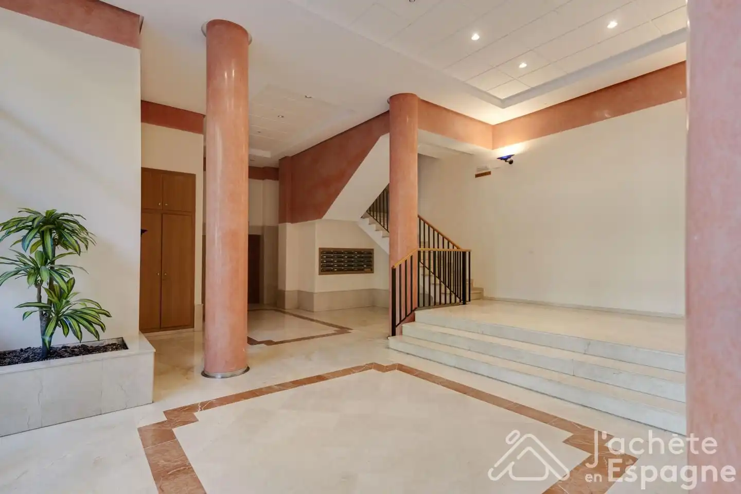 Maisonette zum Verkauf in Valencia mit Klimaanlage, Heizung und Terrasse