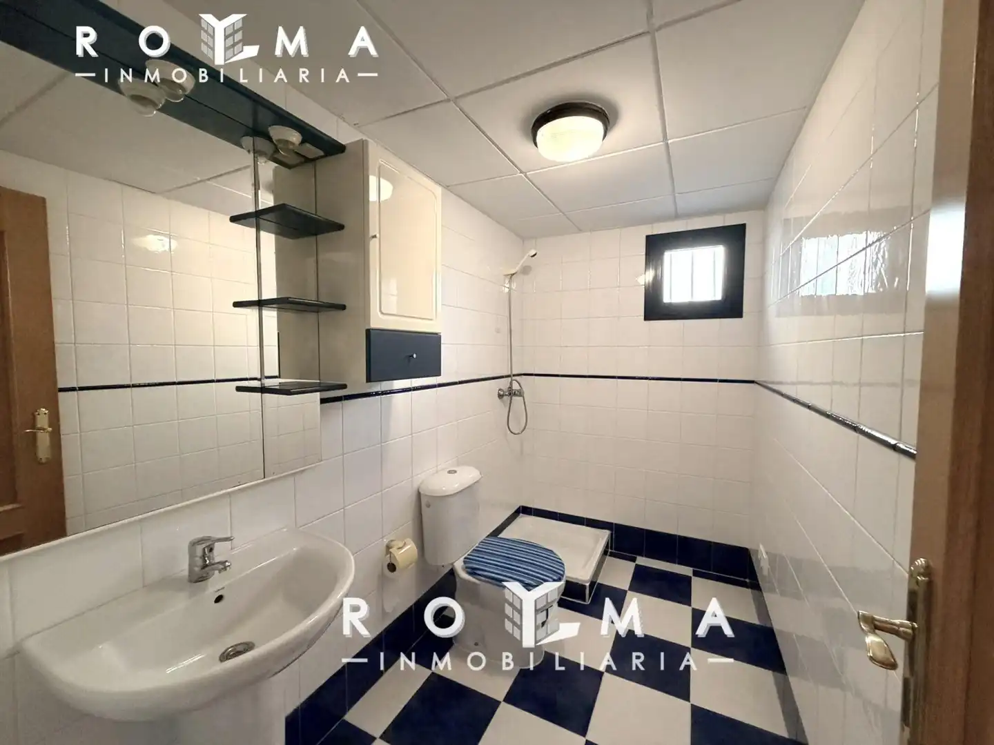 Bathroom of Detached homes for rent in Bormujos  with Air Conditioner, Heating and Private garden