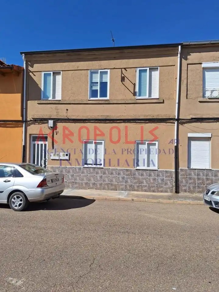VENTA DE CASA EN LA BAÑEZA, imatge 2