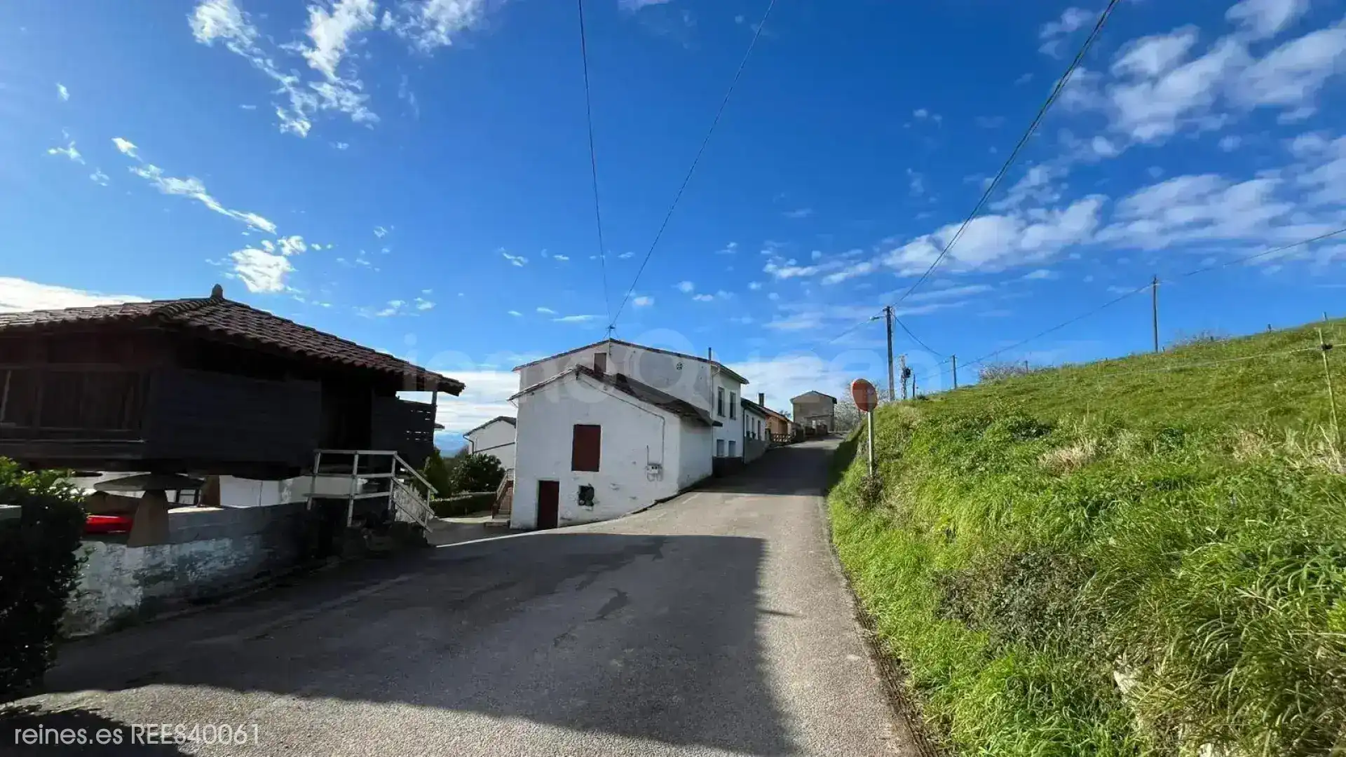Außenansicht von Haus oder Chalet zum Verkauf in Siero mit Heizung, Privatgarten und Terrasse