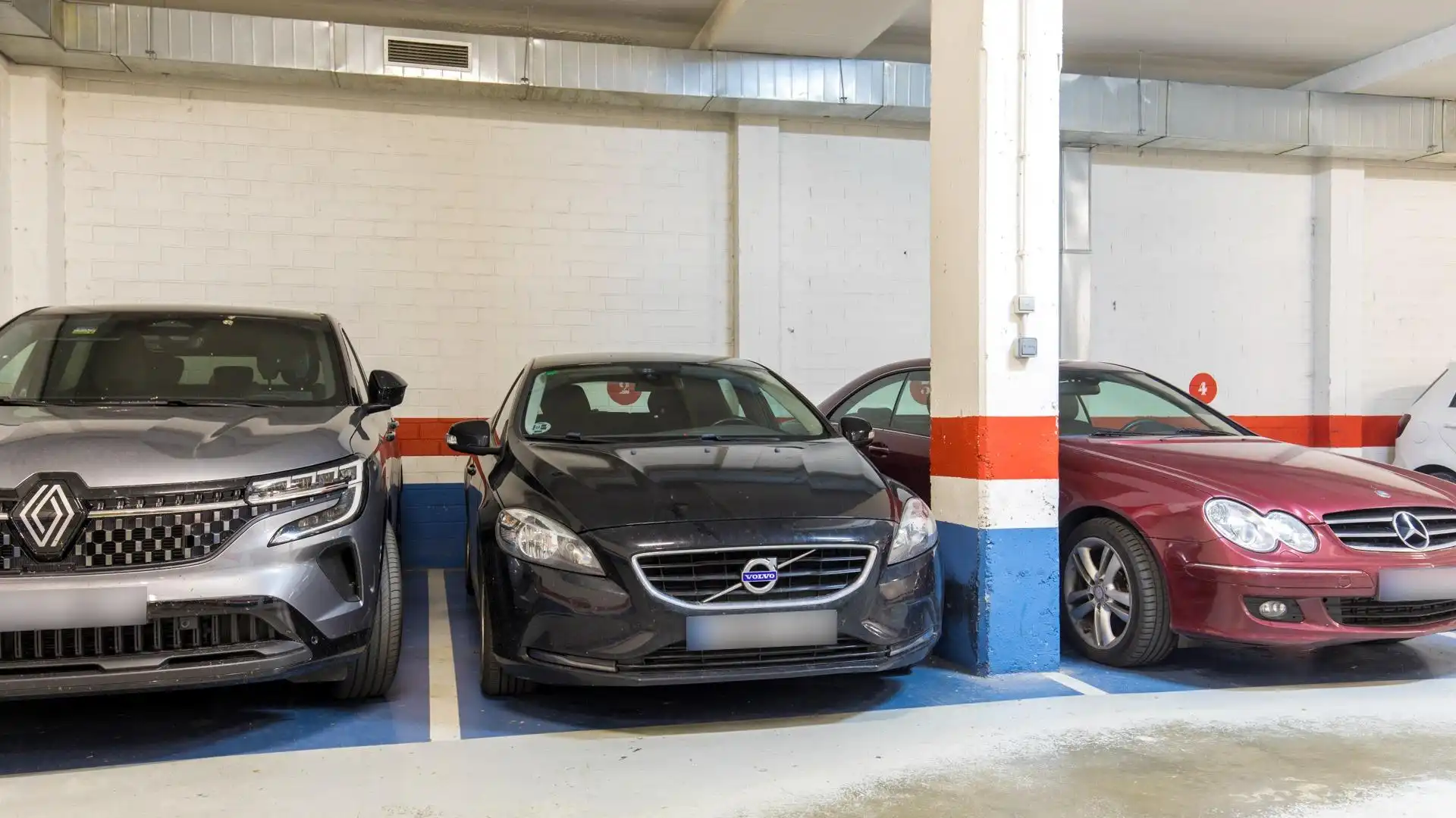 Parking de Dúplex de alquiler en Zaragoza con Aire acondicionado, Calefacción y Balcón