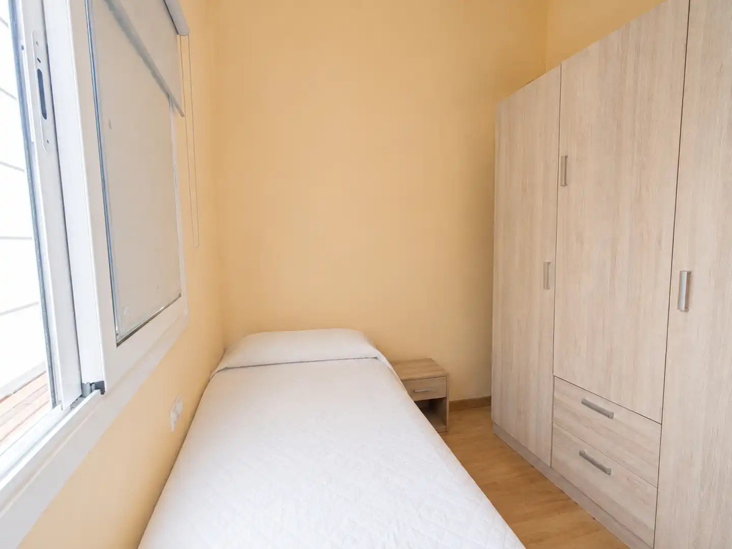 Schlafzimmer von Maisonette zum Verkauf in Barcelona mit Klimaanlage und Heizung