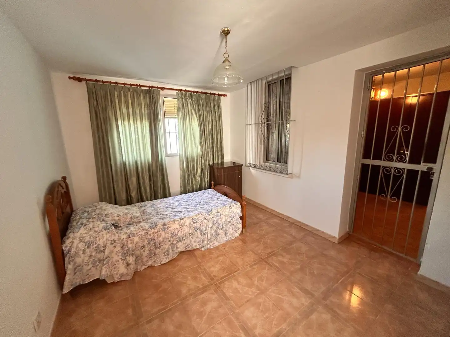 Dormitori de Casa adosada en venda en Barrio Alto