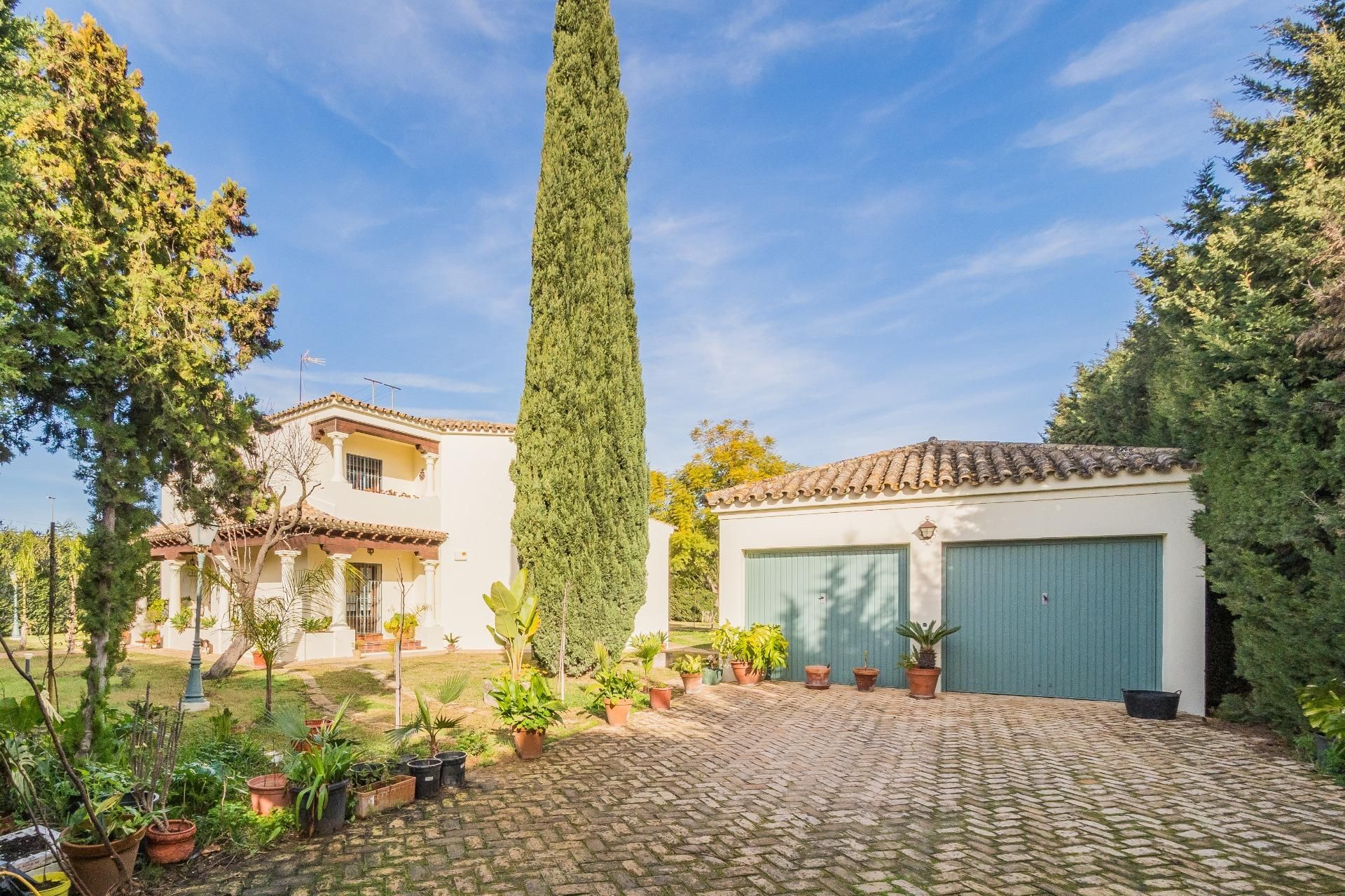 Exterior view of House or chalet for sale in Arcos de la Frontera  with Air Conditioner, Heating and Private garden