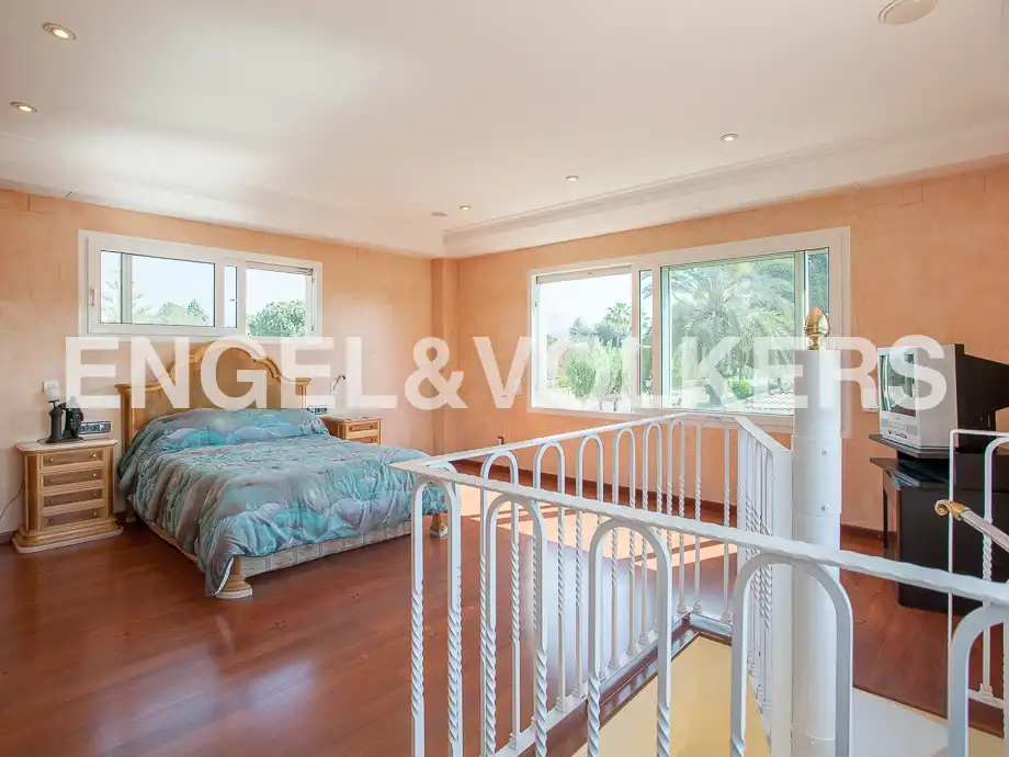 Habitación de Casa o chalet en venta en Serra con Calefacción, Jardín privado y Trastero
