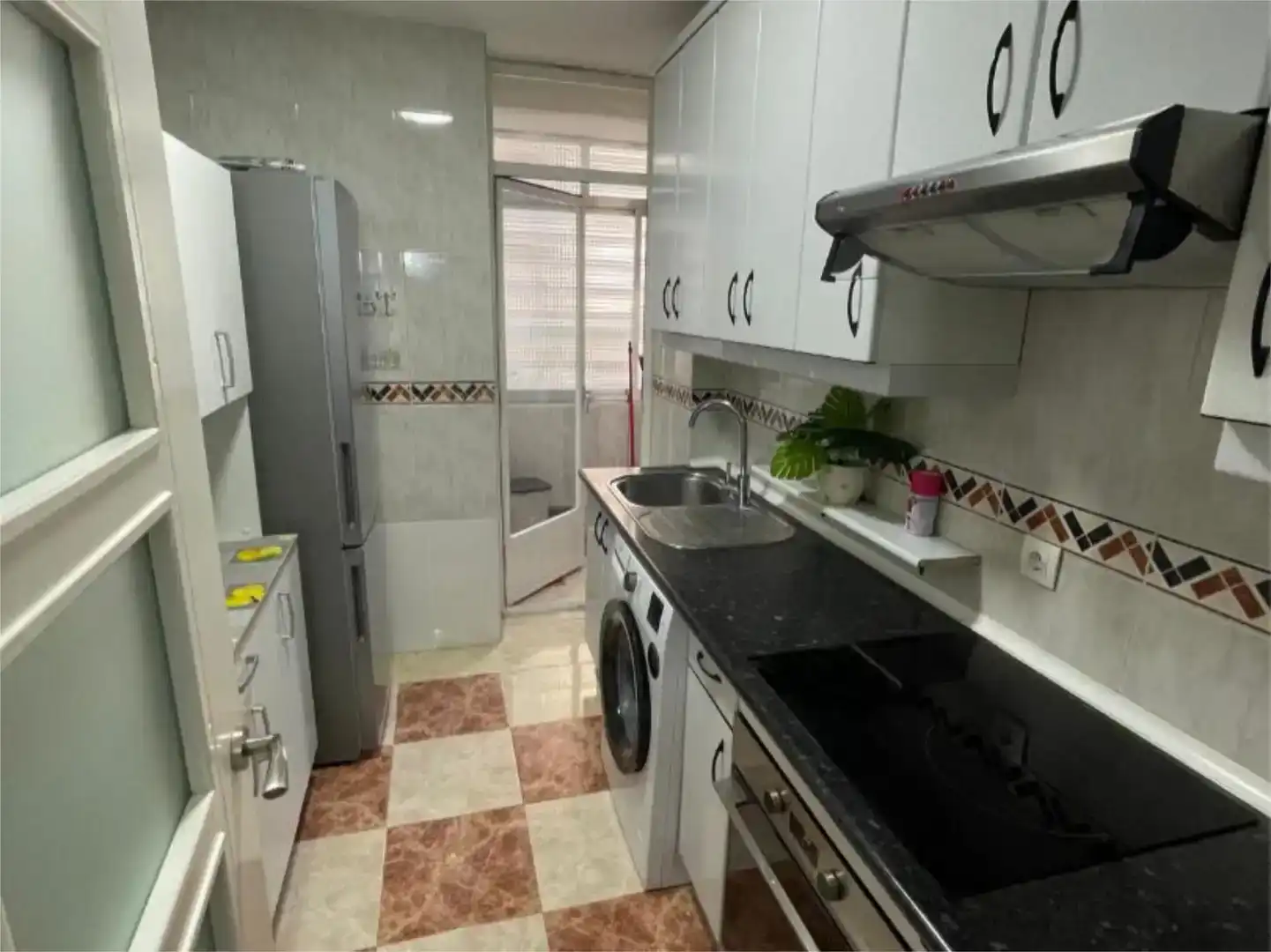 Cuina de Pis de lloguer en Fuenlabrada amb Moblat, Forn i Rentadora