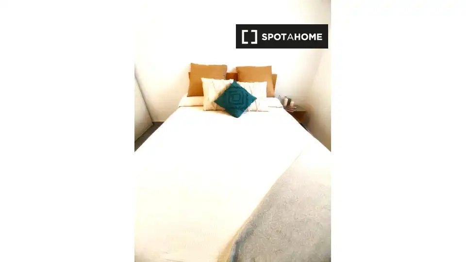 Room in Barrio de Benicalap