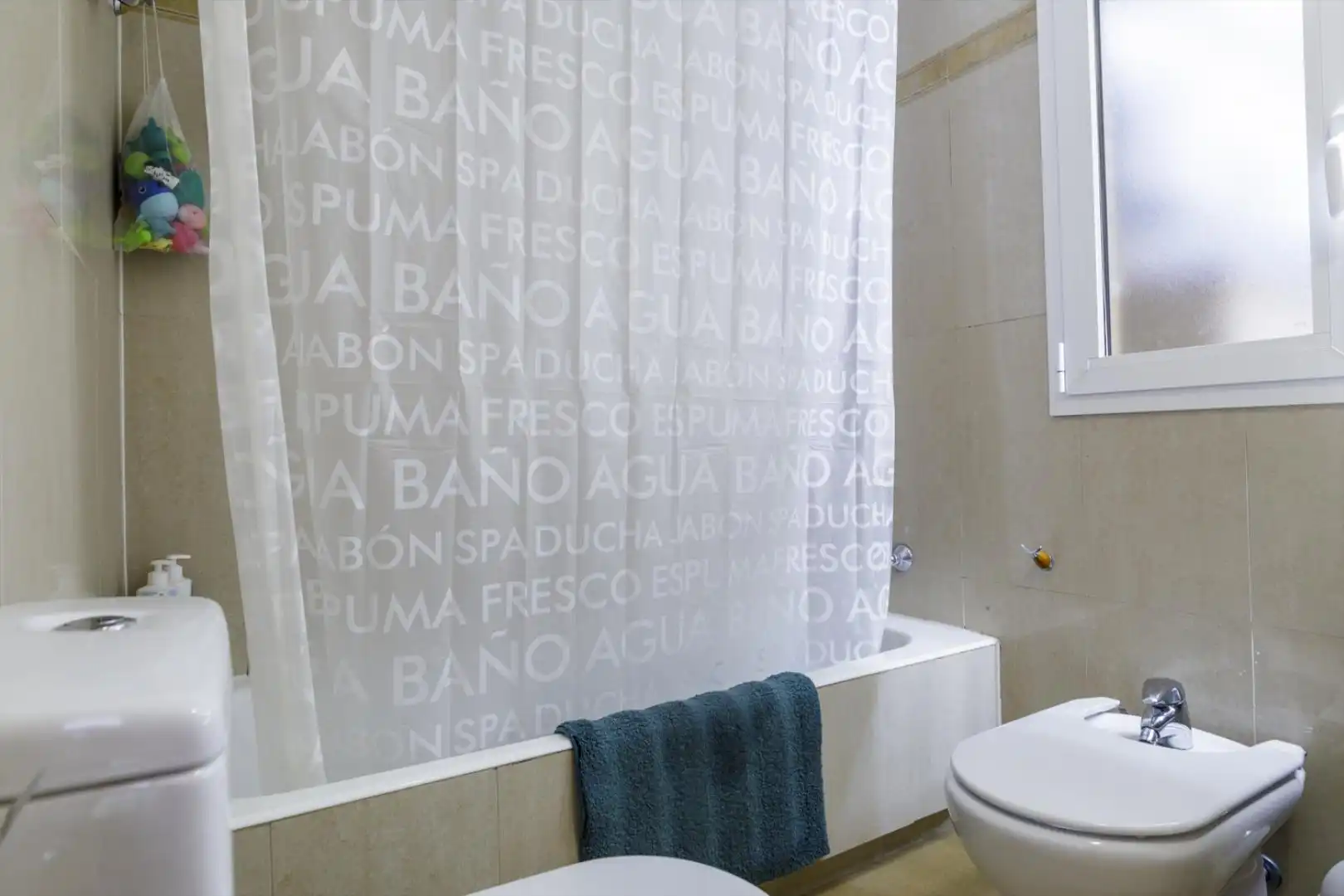 Bathroom of Flat for sale in Zaragoza  with Terrace, Storage room and Swimming Pool