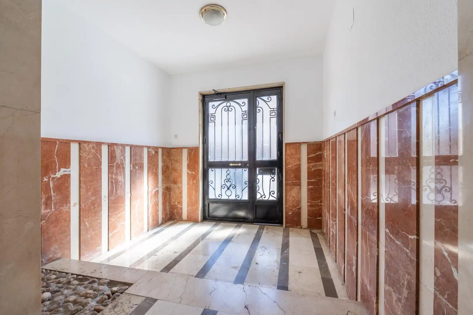 Flat for sale in Granada  with Balcony