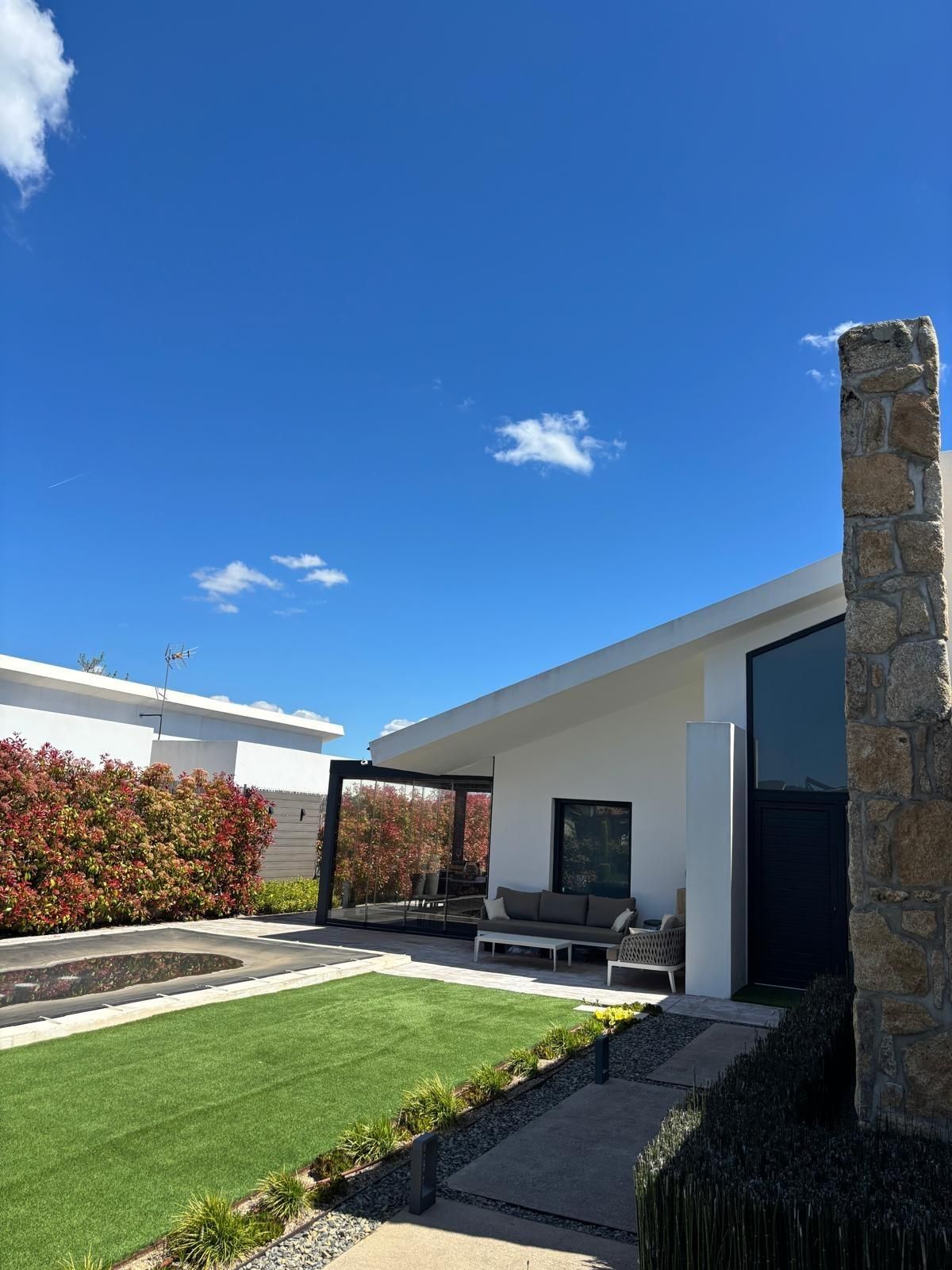 Vista exterior de Casa o xalet en venda en Guadalix de la Sierra amb Piscina