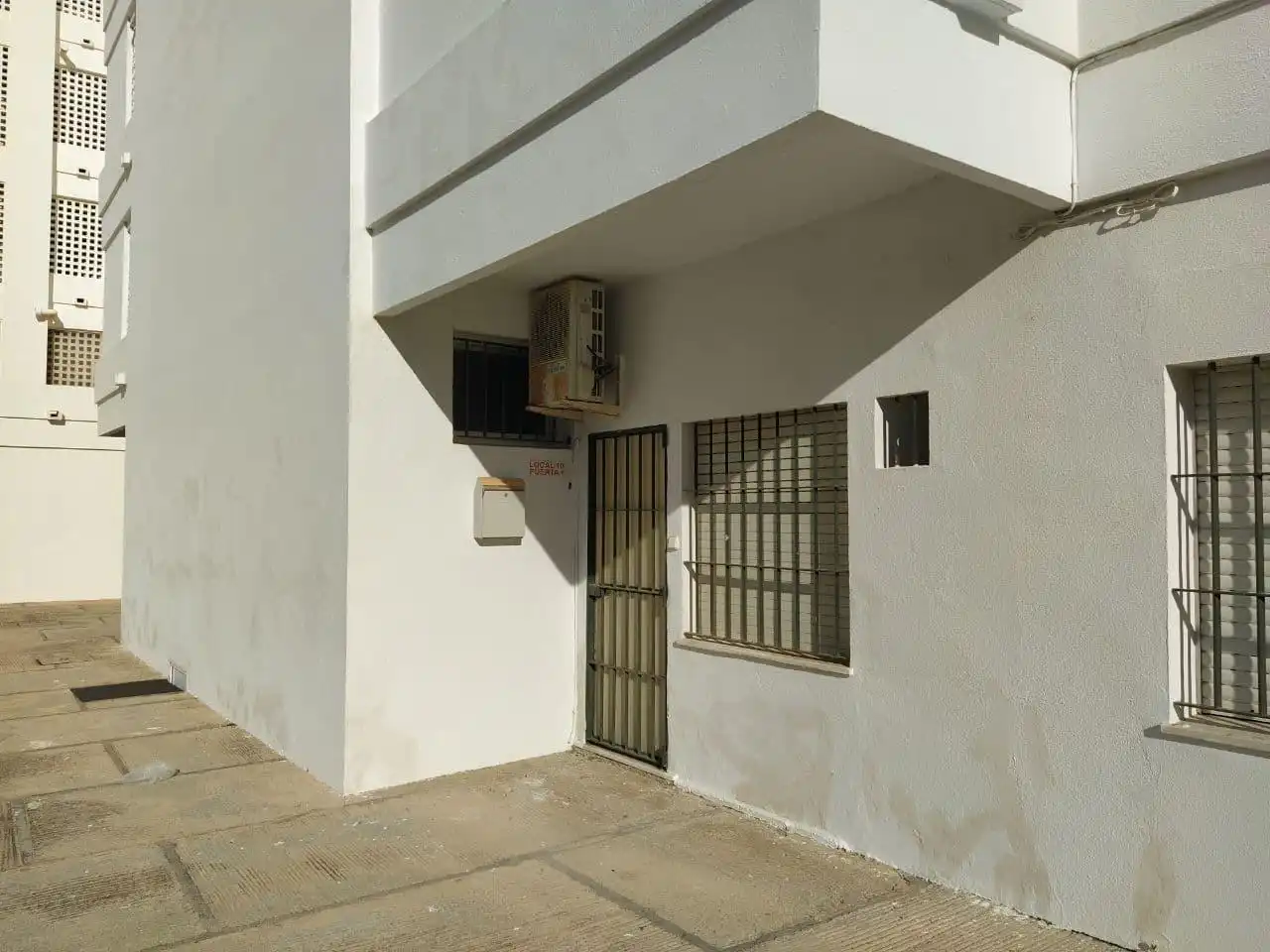 Vista exterior de Local en venta en El Puerto de Santa María