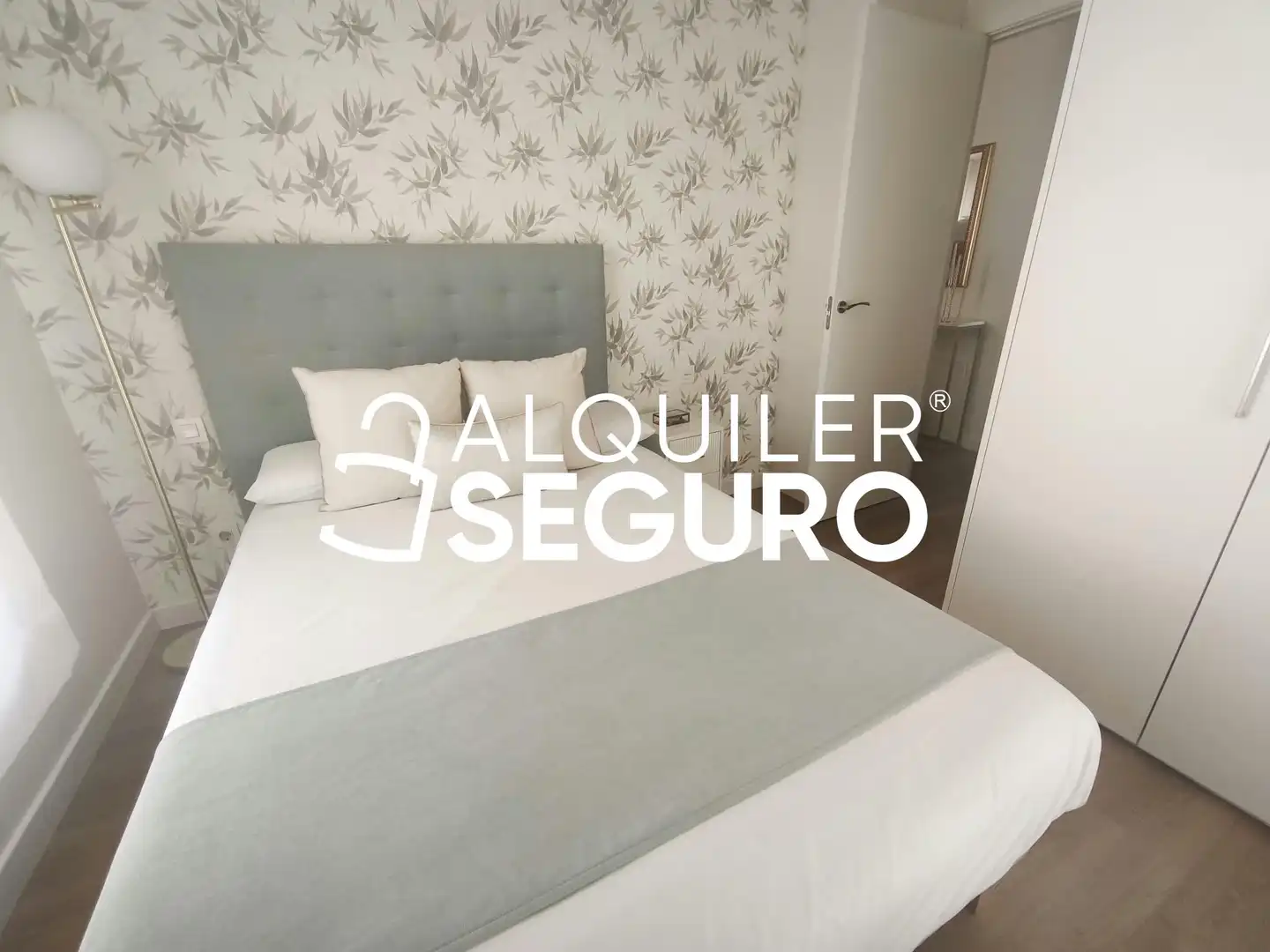 Bedroom of Flat for rent in Zaragoza  with Air Conditioner, Heating and Furnished