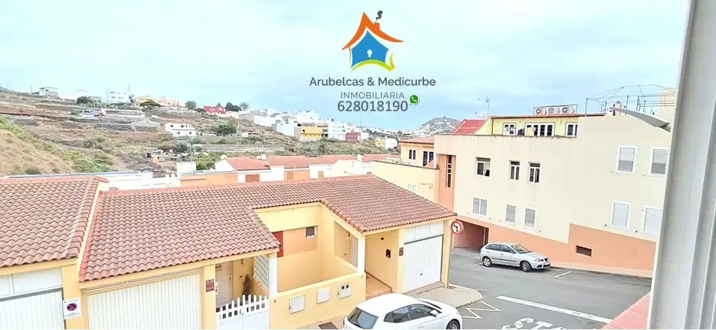 Außenansicht von Einfamilien-Reihenhaus zum Verkauf in Arucas mit Ofen, Mikrowelle und Balkon