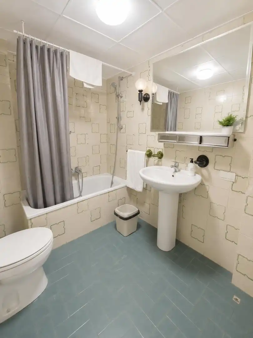 Bathroom of Flat for sale in Valencia  with Air Conditioner, Furnished and Balcony