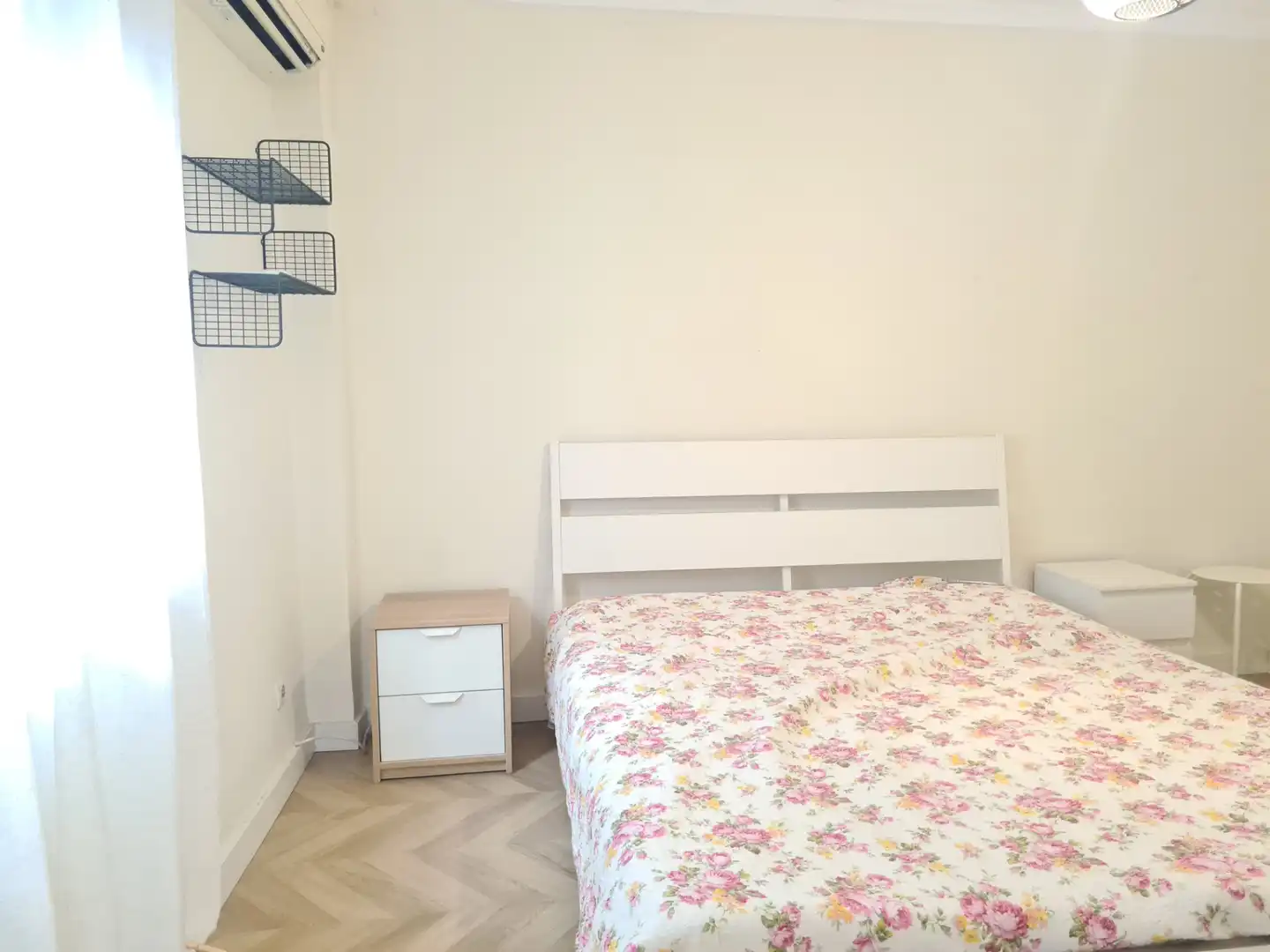 Bedroom of Flat for sale in Sevilla  with Air Conditioner, Storage room and Balcony